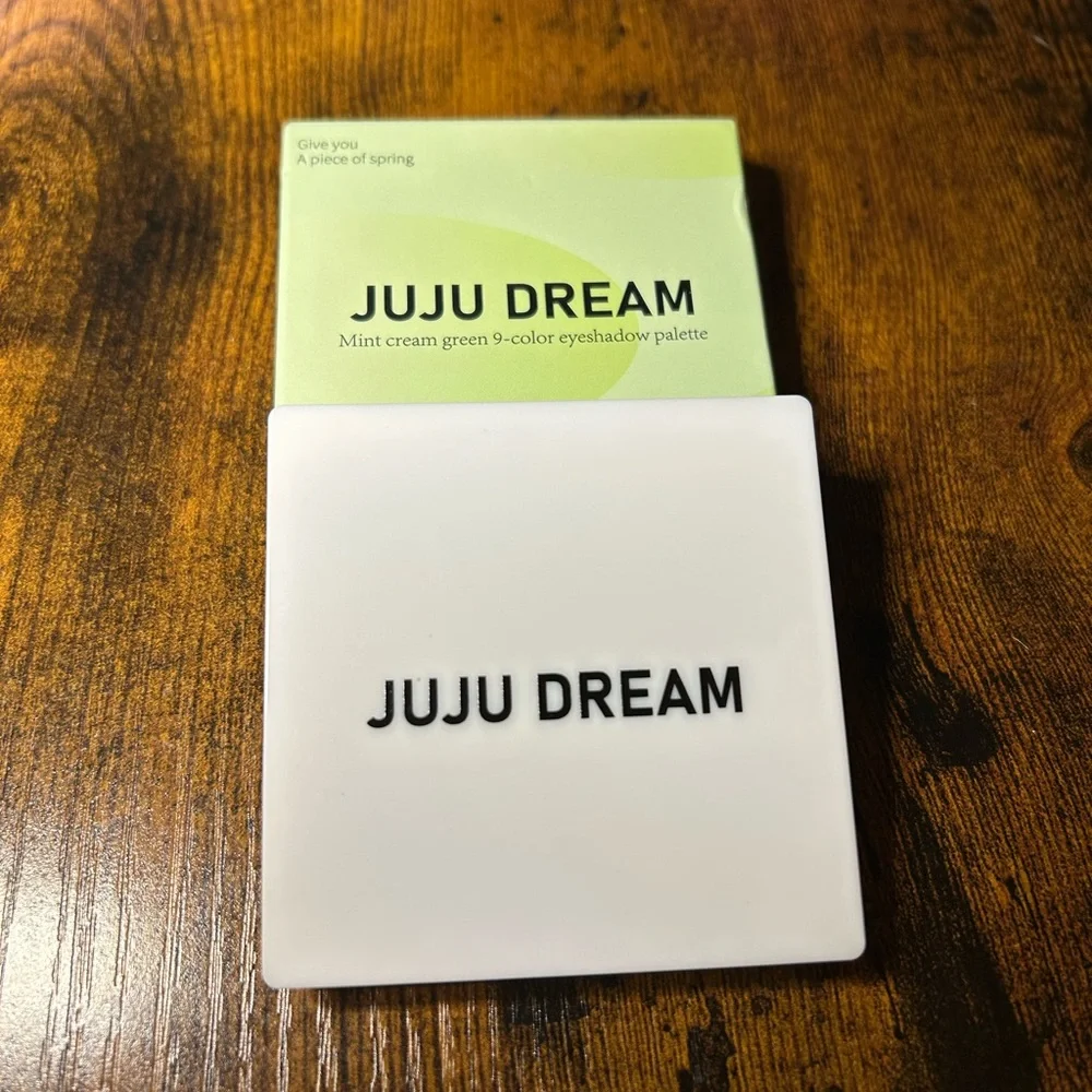Green Eyeshadow Palette - Picture 6 of 6